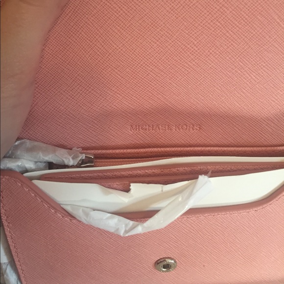 Michael Kors 3 in 1 Juliana Wallet/ Wristlet - Picture 5 of 6